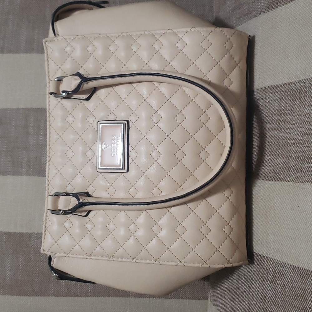 Guess front quilted bag